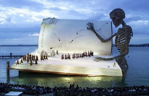 What a Skeleton and a Floating Stage have in common...